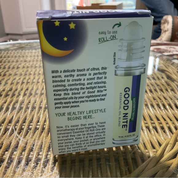 Nature's Truth Aromatherapy Essential Oil Blend Roll-On Good Nite - Picture 2 of 5